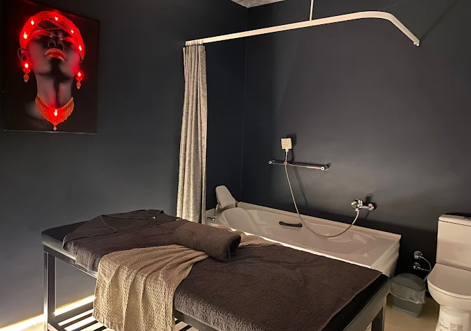 .Black Diamond Spa Batman