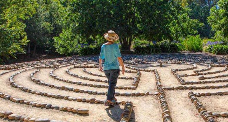 Labirent Yürüyüşü (Labyrinth Walking)